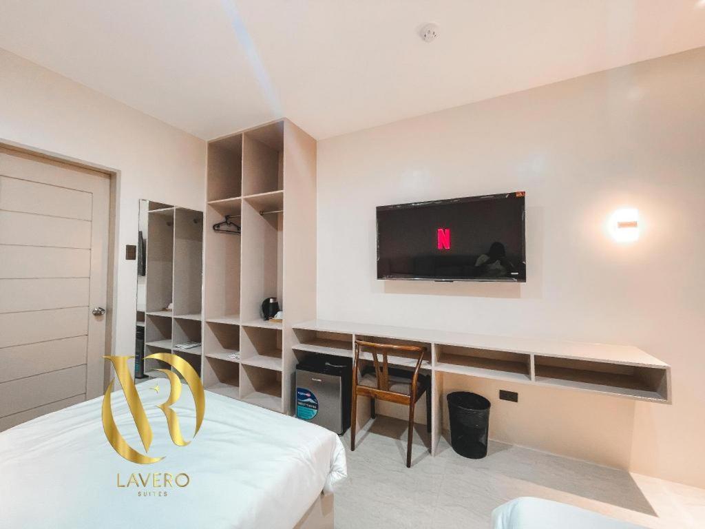 Lavero Suites Kalibo Exterior photo